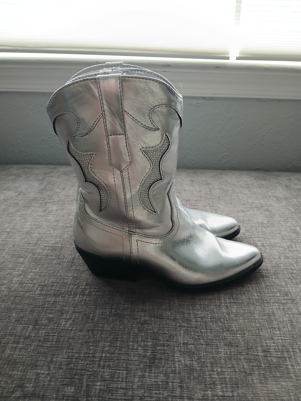 •No Boundaries• Silver Metallic Western Heeled Boots - Picture 3 of 7
